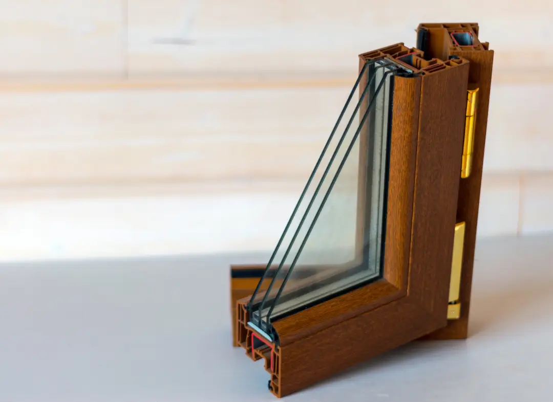 Installation de fenêtre en bois sur mesure Périgny